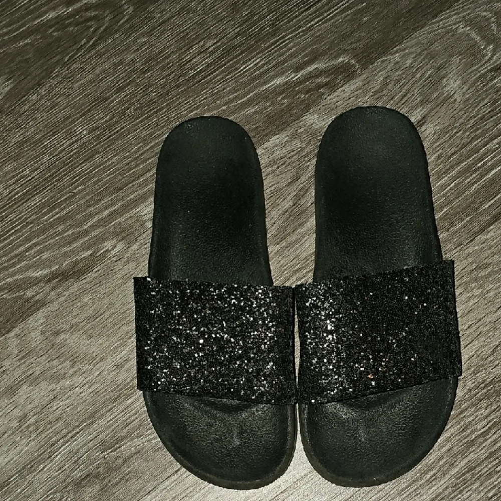 Womens sz 7/8 Glitter Black Slide Sandals.